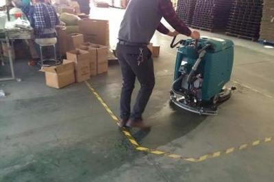 智能扫地机 现代家庭的清洁助手